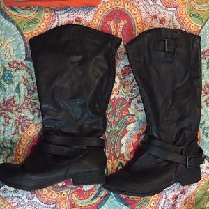 Maurice’s black leather boots